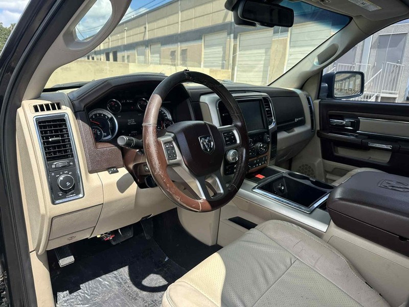 Ram 1500 Vehicle Full-screen Gallery Image 08