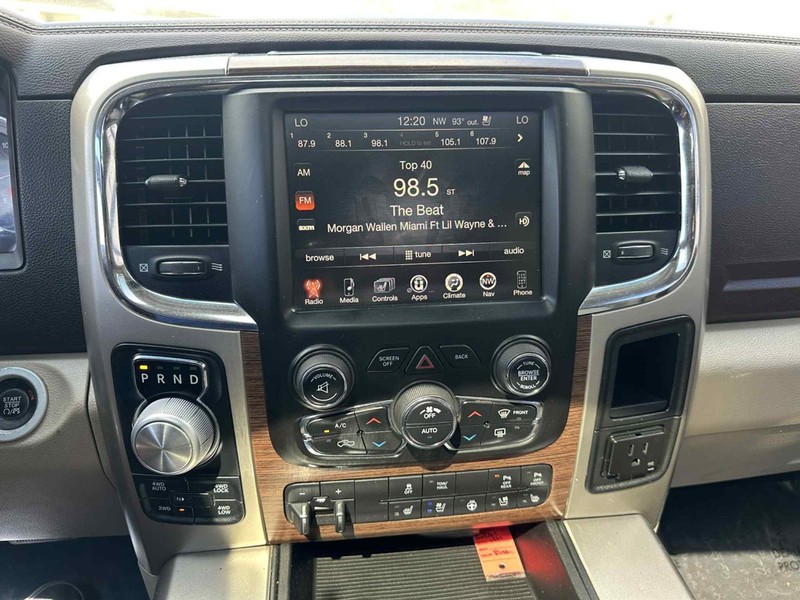 Ram 1500 Vehicle Full-screen Gallery Image 12