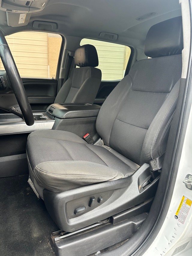 Chevrolet Silverado 1500 Vehicle Full-screen Gallery Image 16