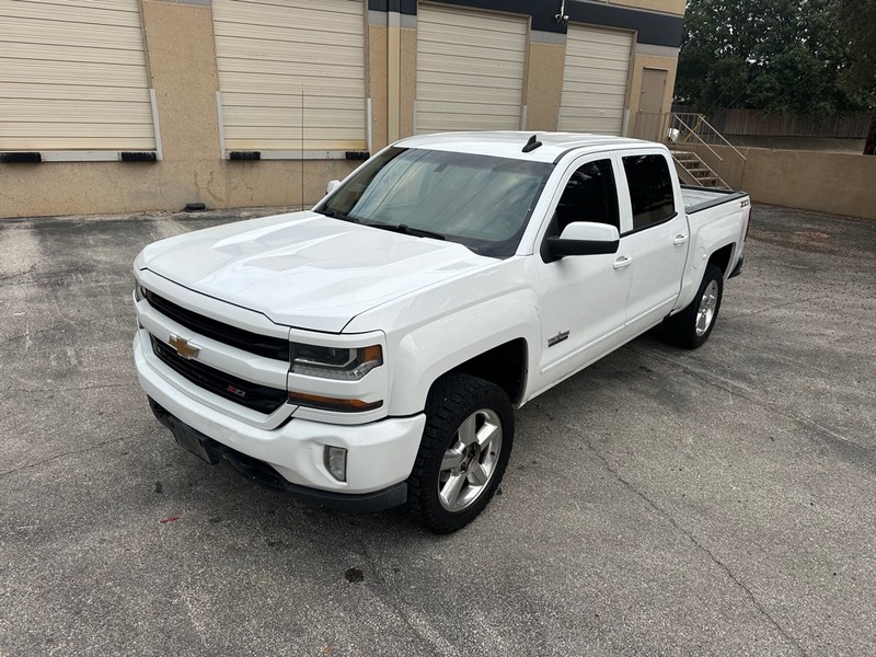 Chevrolet Silverado 1500 Vehicle Full-screen Gallery Image 2