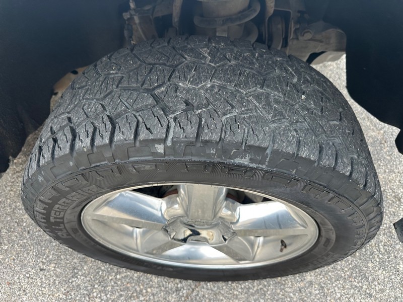 Chevrolet Silverado 1500 Vehicle Full-screen Gallery Image 9