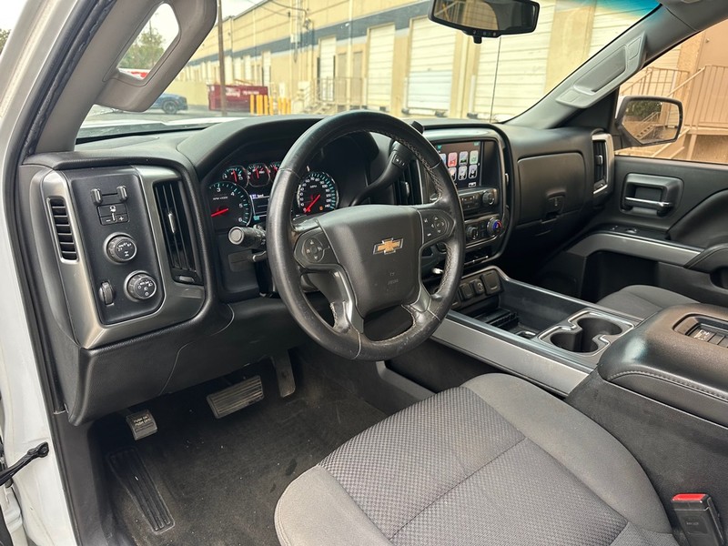 Chevrolet Silverado 1500 Vehicle Full-screen Gallery Image 17
