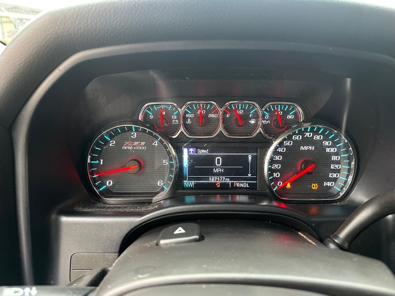 Chevrolet Silverado 1500 Vehicle Full-screen Gallery Image 19