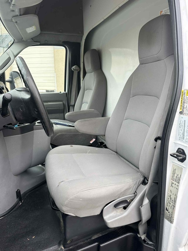 Ford ECONOLINE Vehicle Full-screen Gallery Image 14