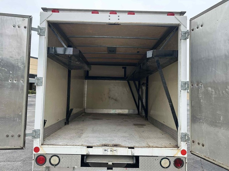 Ford ECONOLINE Vehicle Full-screen Gallery Image 08