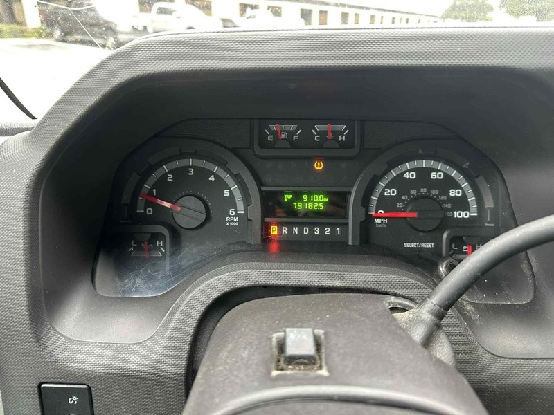 Ford ECONOLINE Vehicle Full-screen Gallery Image 12