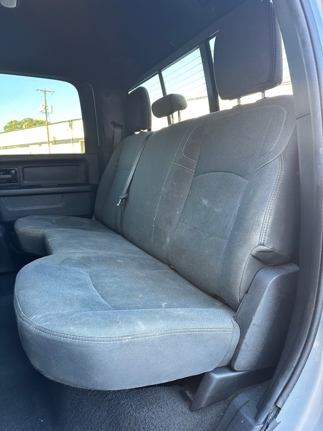 Ram 2500 Vehicle Full-screen Gallery Image 11