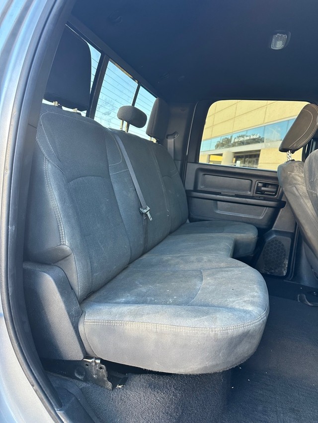 Ram 2500 Vehicle Full-screen Gallery Image 12