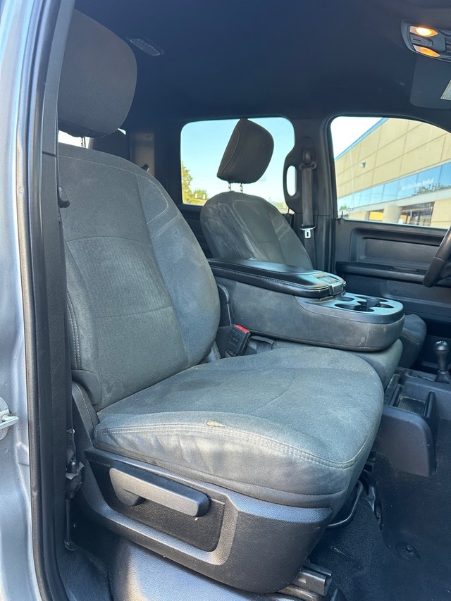 Ram 2500 Vehicle Full-screen Gallery Image 14