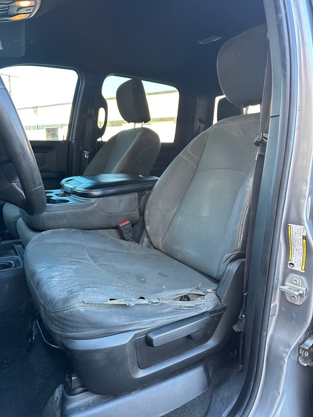 Ram 2500 Vehicle Full-screen Gallery Image 16