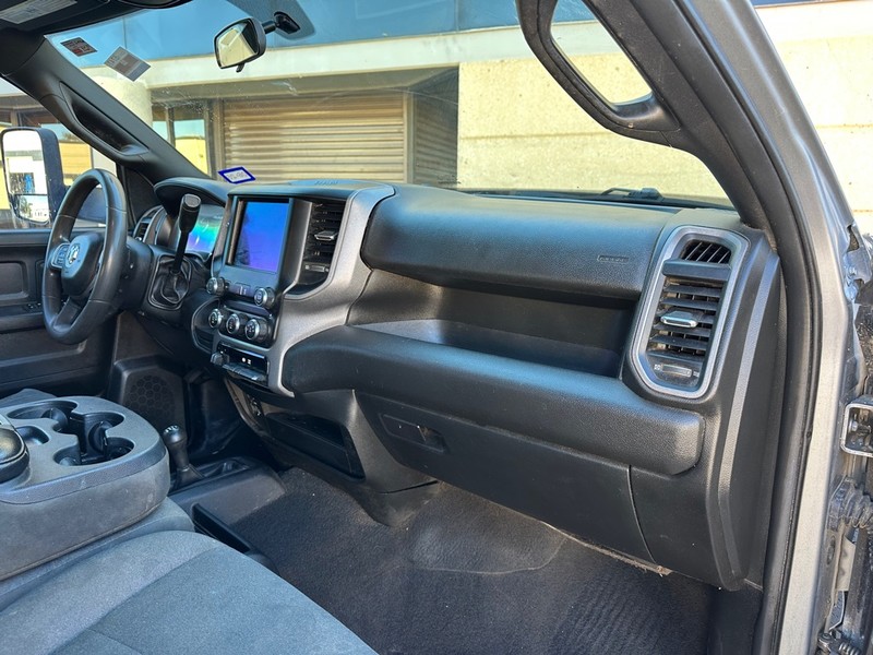 Ram 2500 Vehicle Full-screen Gallery Image 15