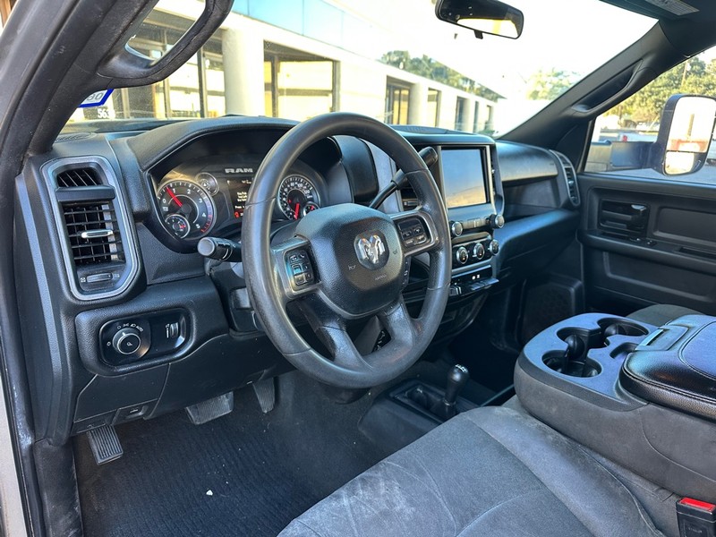 Ram 2500 Vehicle Full-screen Gallery Image 17