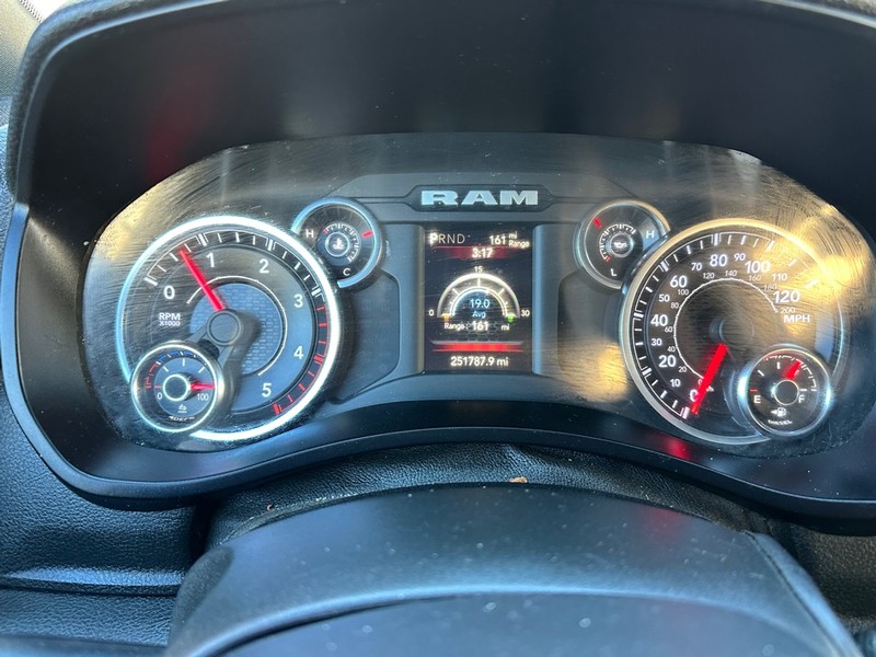 Ram 2500 Vehicle Full-screen Gallery Image 18