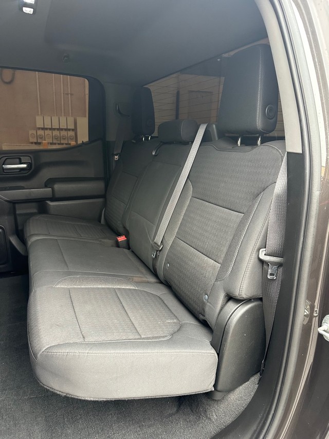 Chevrolet SILVERADO 1500 Vehicle Full-screen Gallery Image 12