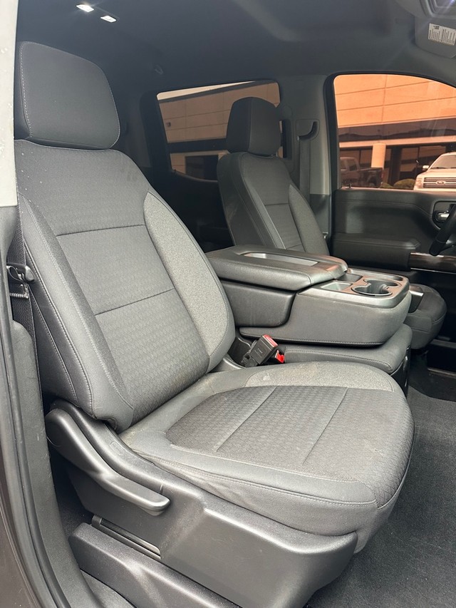 Chevrolet SILVERADO 1500 Vehicle Full-screen Gallery Image 15