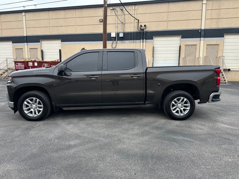 Chevrolet SILVERADO 1500 Vehicle Full-screen Gallery Image 3