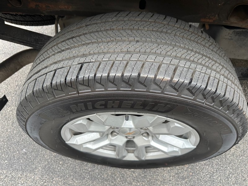 Chevrolet SILVERADO 1500 Vehicle Full-screen Gallery Image 11