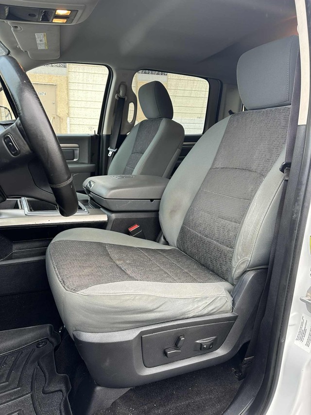 Ram 2500 Vehicle Full-screen Gallery Image 12