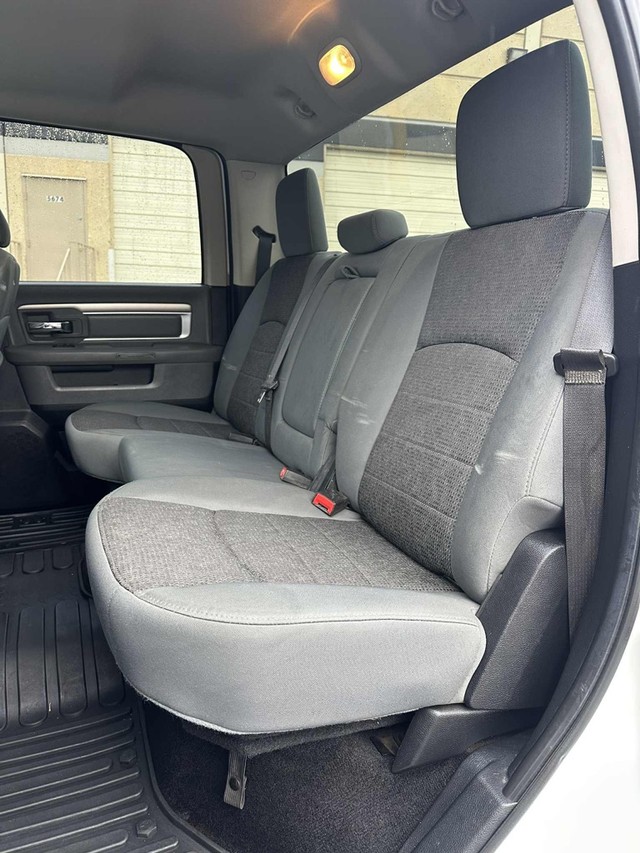 Ram 2500 Vehicle Full-screen Gallery Image 17