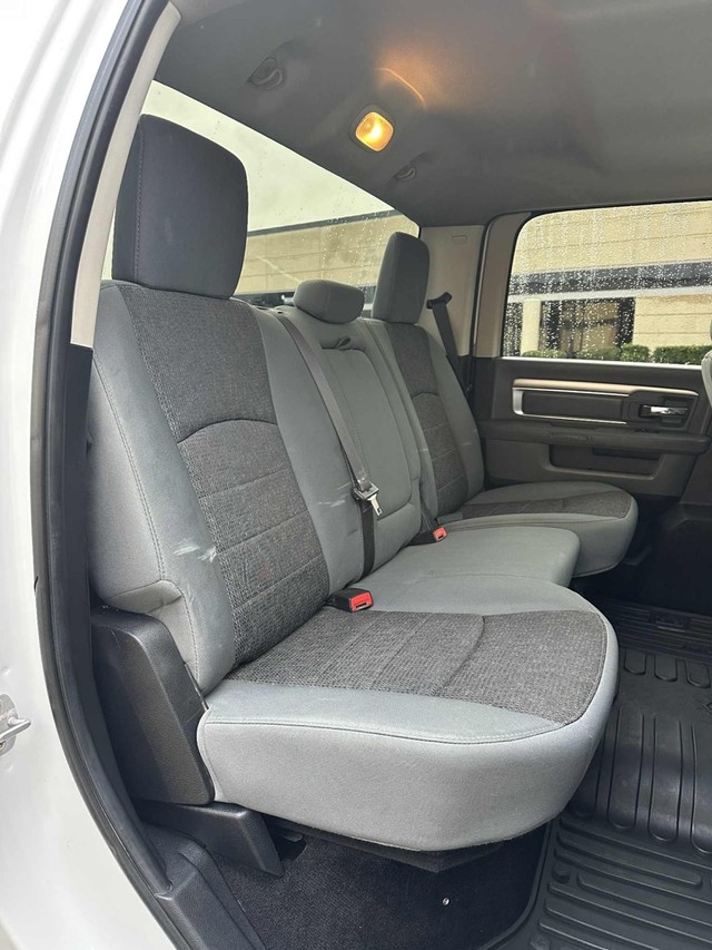 Ram 2500 Vehicle Full-screen Gallery Image 18