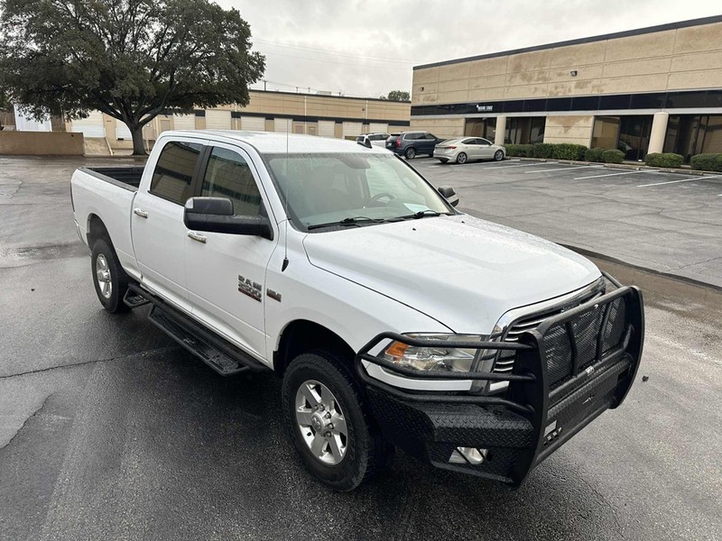 Ram 2500 Vehicle Full-screen Gallery Image 10