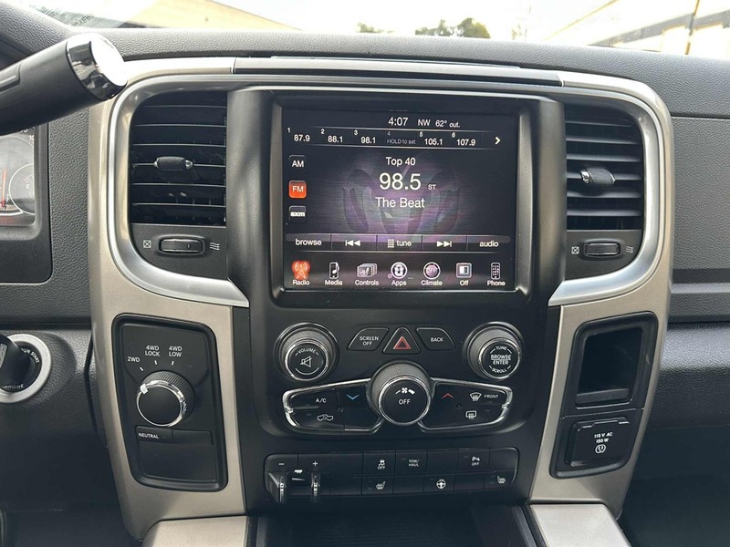 Ram 2500 Vehicle Full-screen Gallery Image 14