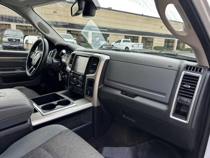 Ram 2500 Vehicle Full-screen Gallery Image 15