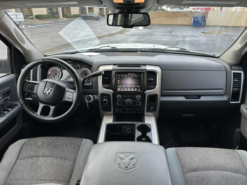 Ram 2500 Vehicle Full-screen Gallery Image 19