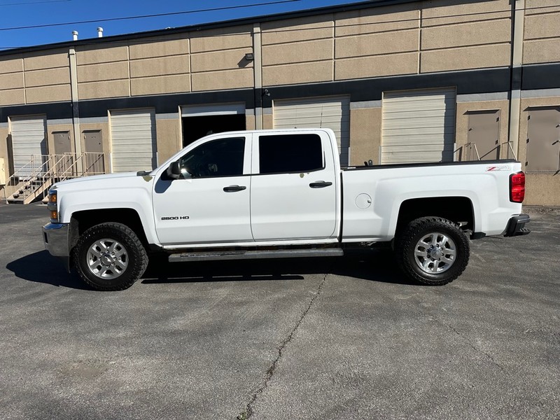 Chevrolet SILVERADO 2500 Vehicle Full-screen Gallery Image 3