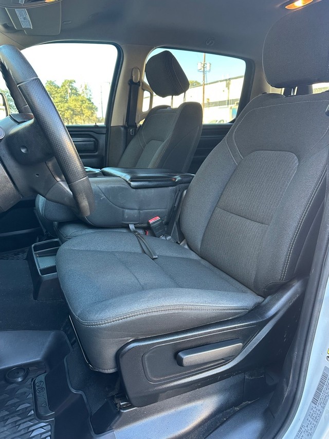 Ram 1500 Vehicle Full-screen Gallery Image 16