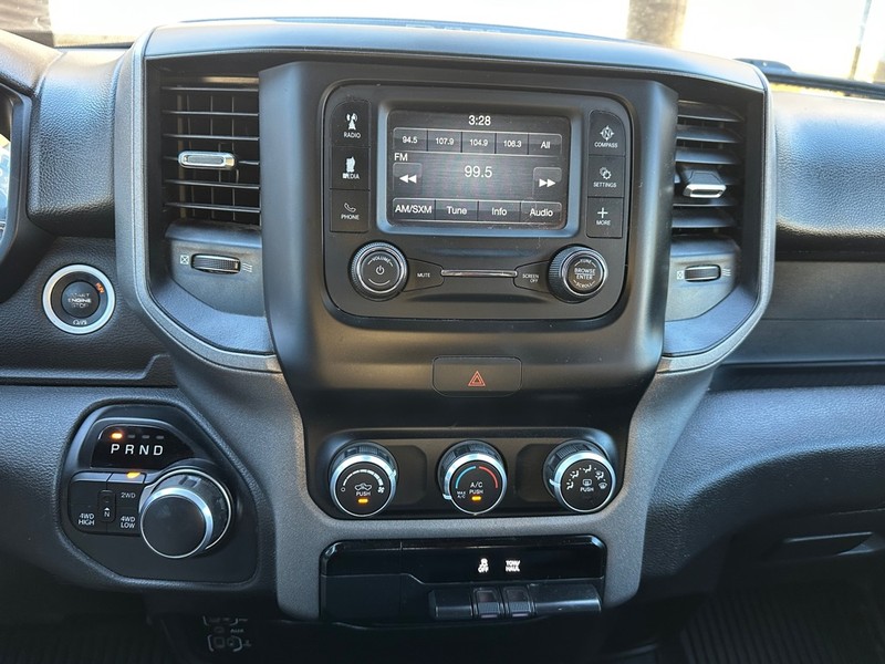 Ram 1500 Vehicle Full-screen Gallery Image 18