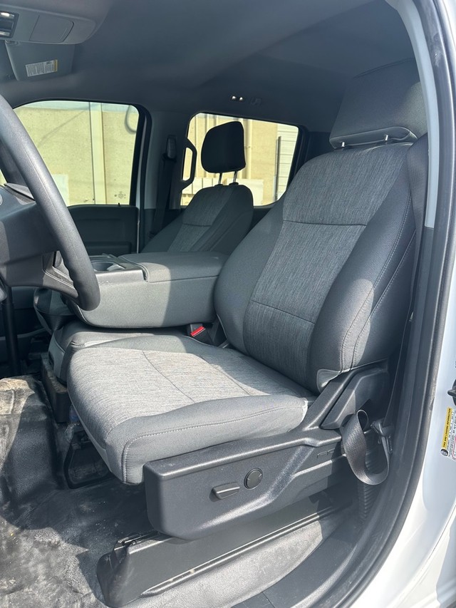 Ford F-150 Vehicle Full-screen Gallery Image 16