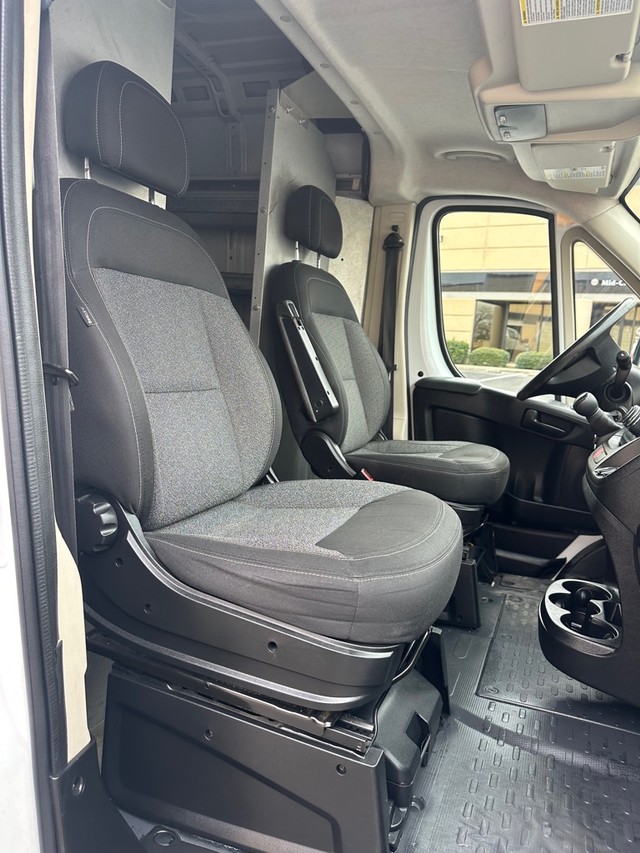 Ram PROMASTER 2500 Vehicle Full-screen Gallery Image 12