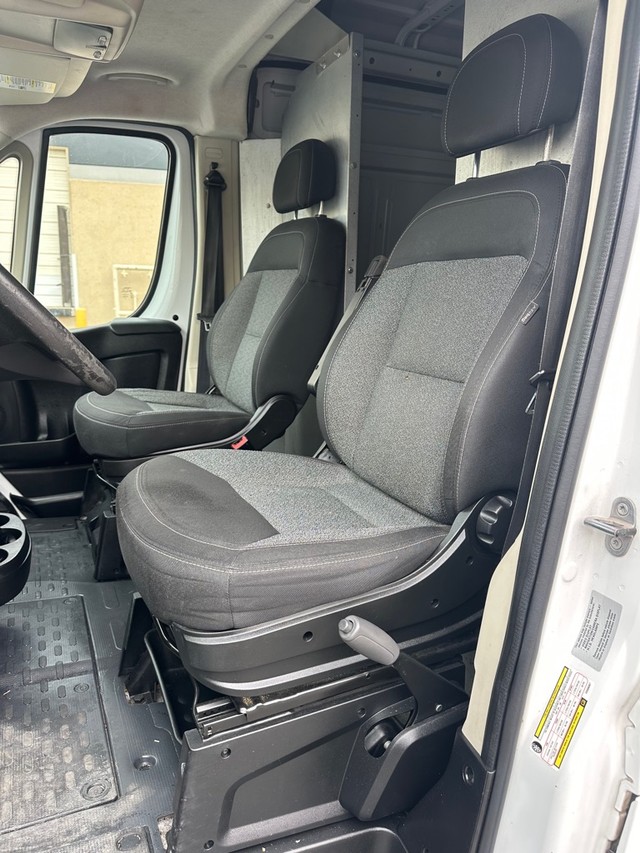 Ram PROMASTER 2500 Vehicle Full-screen Gallery Image 14