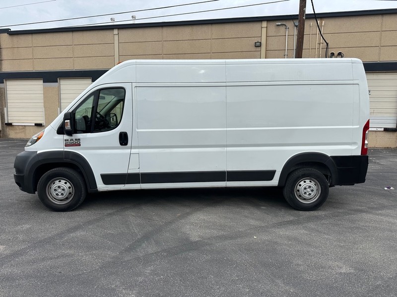Ram PROMASTER 2500 Vehicle Full-screen Gallery Image 2