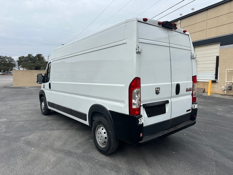 Ram PROMASTER 2500 Vehicle Full-screen Gallery Image 3