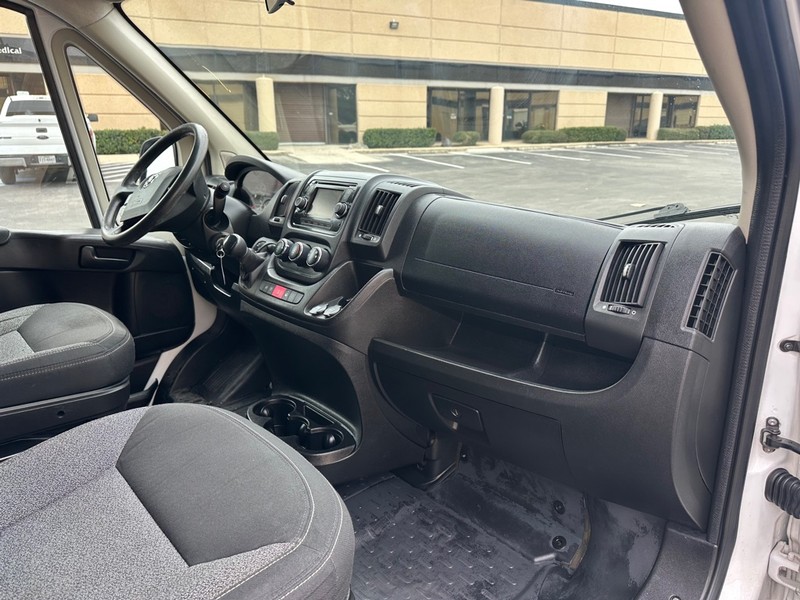 Ram PROMASTER 2500 Vehicle Full-screen Gallery Image 13
