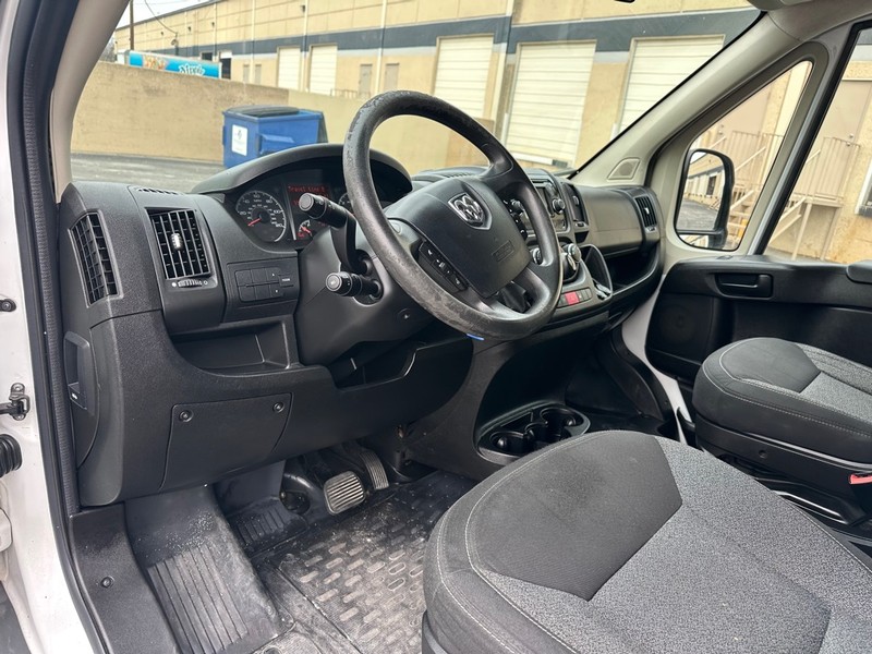 Ram PROMASTER 2500 Vehicle Full-screen Gallery Image 15