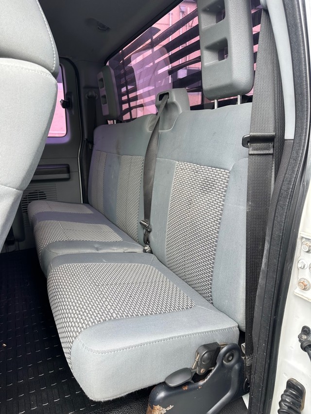 Ford F-350 Vehicle Full-screen Gallery Image 15