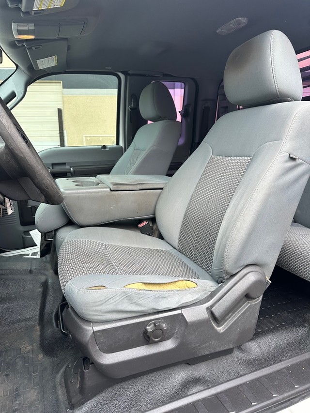 Ford F-350 Vehicle Full-screen Gallery Image 16