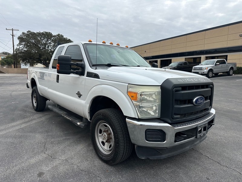 Ford F-350 Vehicle Full-screen Gallery Image 7