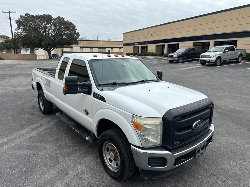 Ford F-350 Vehicle Full-screen Gallery Image 8