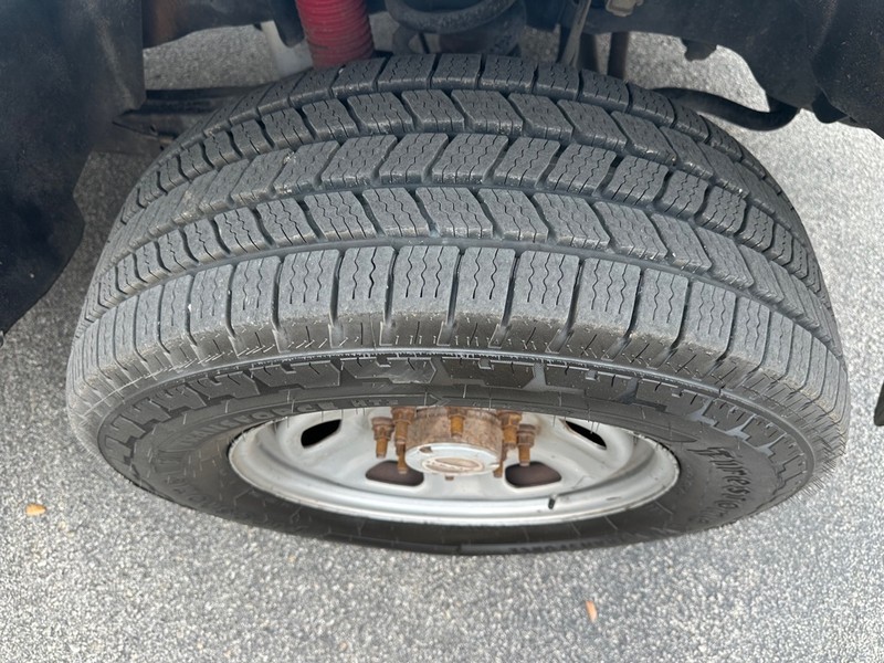 Ford F-350 Vehicle Full-screen Gallery Image 9