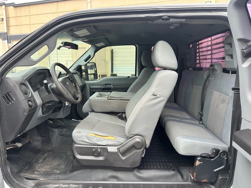 Ford F-350 Vehicle Full-screen Gallery Image 18