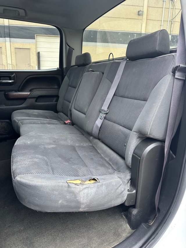 GMC SIERRA Vehicle Full-screen Gallery Image 13