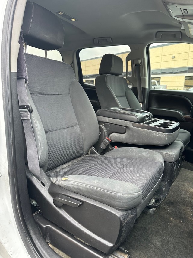 GMC SIERRA Vehicle Full-screen Gallery Image 16