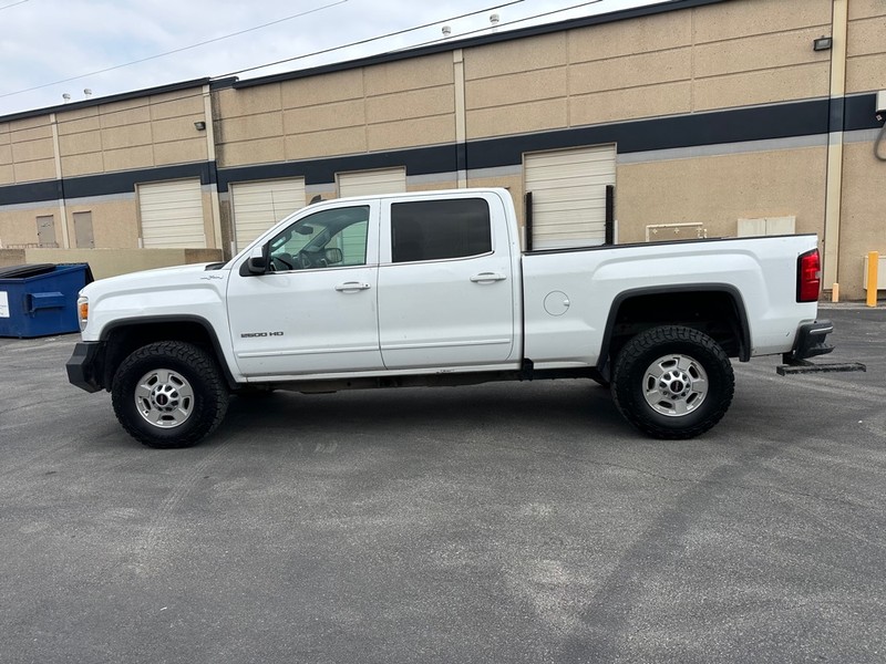 GMC SIERRA Vehicle Full-screen Gallery Image 04