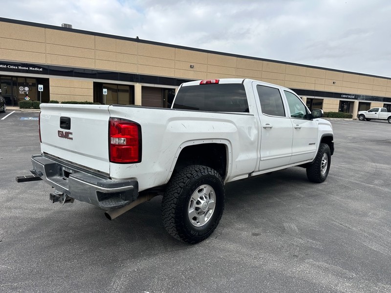 GMC SIERRA Vehicle Full-screen Gallery Image 06