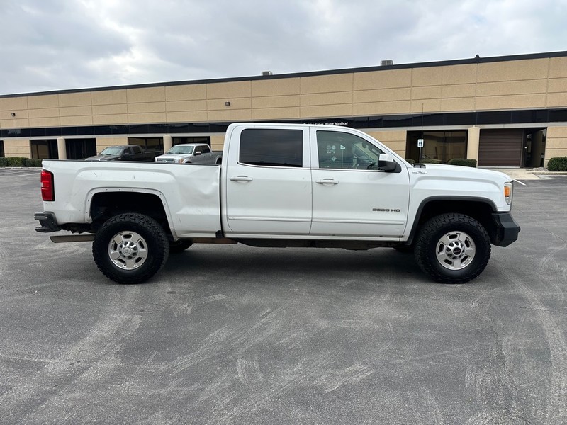 GMC SIERRA Vehicle Full-screen Gallery Image 07