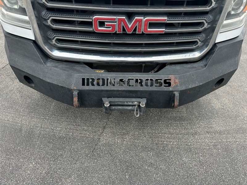 GMC SIERRA Vehicle Full-screen Gallery Image 10